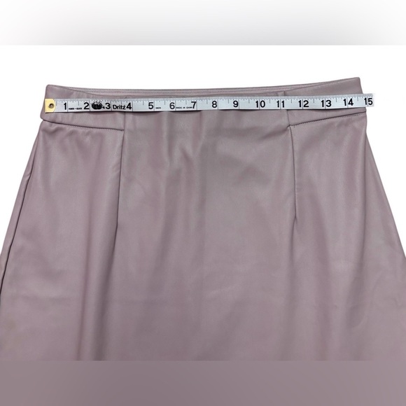 NWOT, Dynamite, Light Pink Faux Leather Skirt, Large - Picture 3 of 9